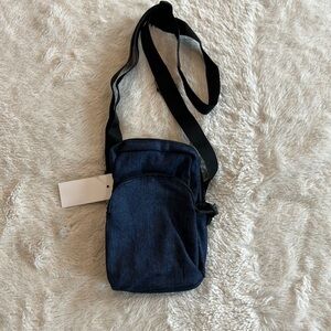 Small Crossbody Bag/Cell Phone Purse/Wallet - NEW